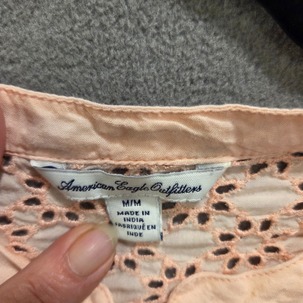 American Eagle Eyelet Lace Blouse Shirt Top Women's Size Medium‎ Casual Office - Picture 3 of 6